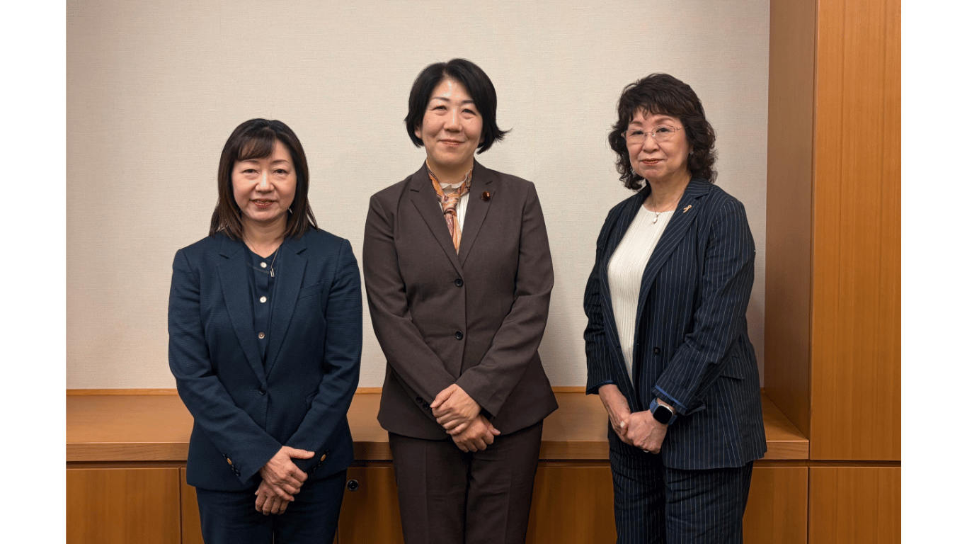 2026年6月12日衆議院議員第一議員会館にて（中央が沼崎議員）